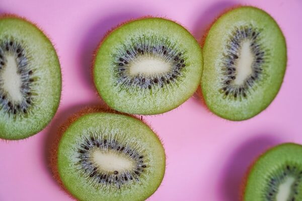 キウイフルーツの超簡単！すごい気持ちいい芯の取り方！